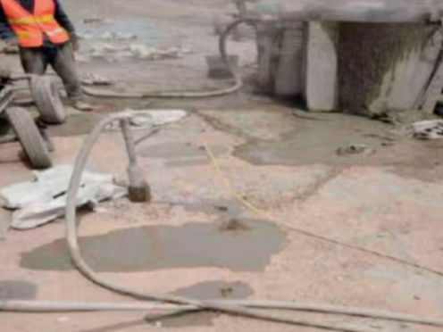 江苏水泥混凝土路面板底注浆技术 路面脱空注浆整治方案